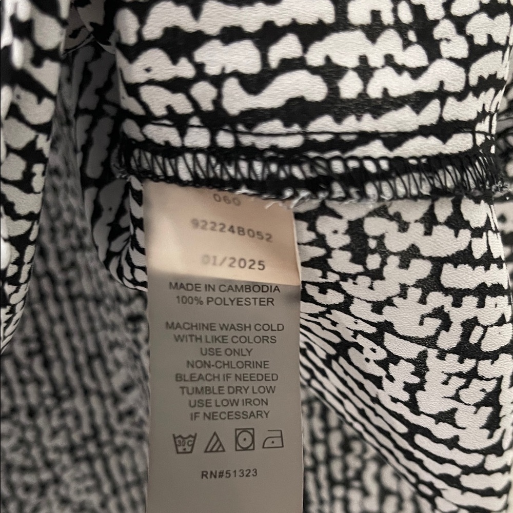 Vince Camuto Patterned Blouse - Picture 7 of 7